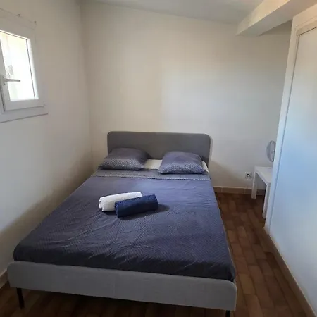 아파트 T2 Mansarde Au Coeur De L'ecusson