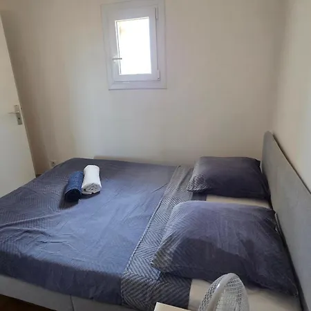 아파트 T2 Mansarde Au Coeur De L'ecusson *